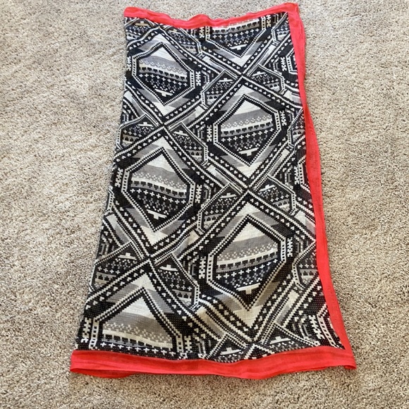 Lightweight Scarf Black/White w/Coral Border - Picture 10 of 10